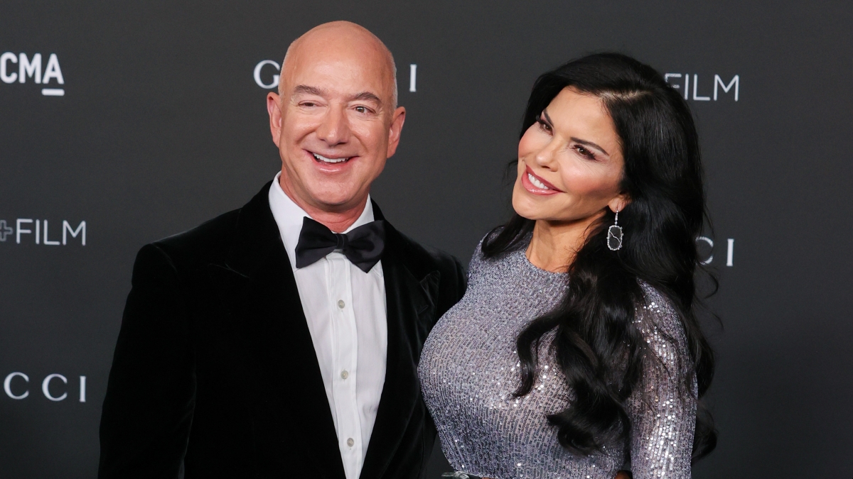 profile background image of jeff bezos