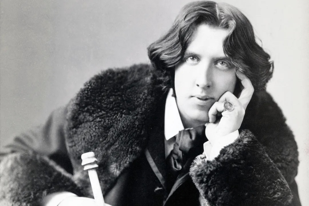 profile background image of oscar wilde